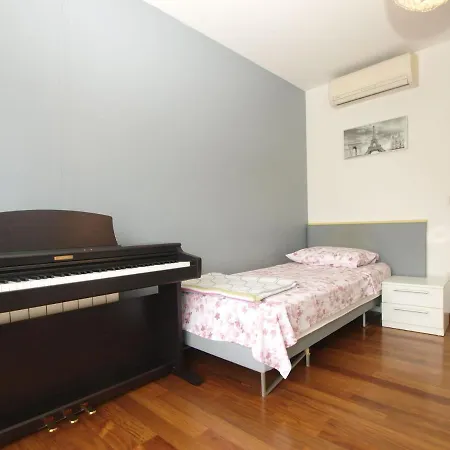 بيت للعطل Isabella 2103 *