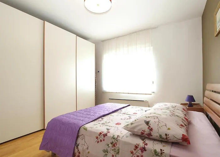 Isabella 2103 Vikendica