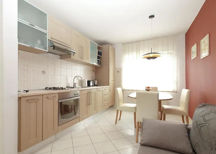 Isabella 2103 Vikendica