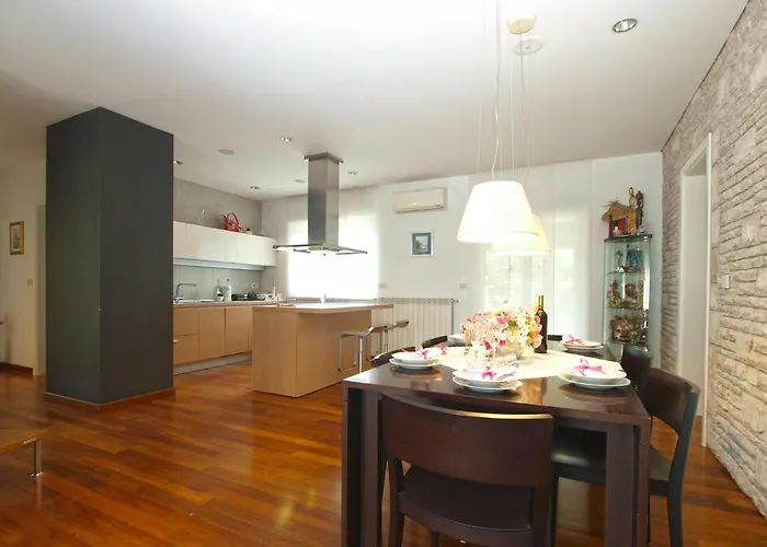 Isabella 2103 Vikendica *